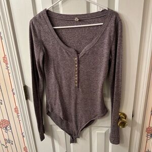 🌼🌸$5,$10,$20 SPRING CLEANING SALE🌸🌼
Free People Heathered Purple Body Suit